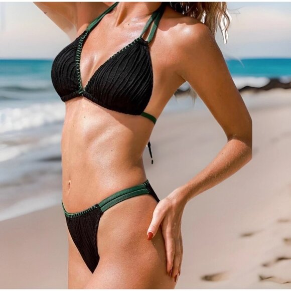 Cupshe Women 2PC Swimsuit S Black Textured Bikini Green Trim Halter Top Cheeky - Picture 2 of 8